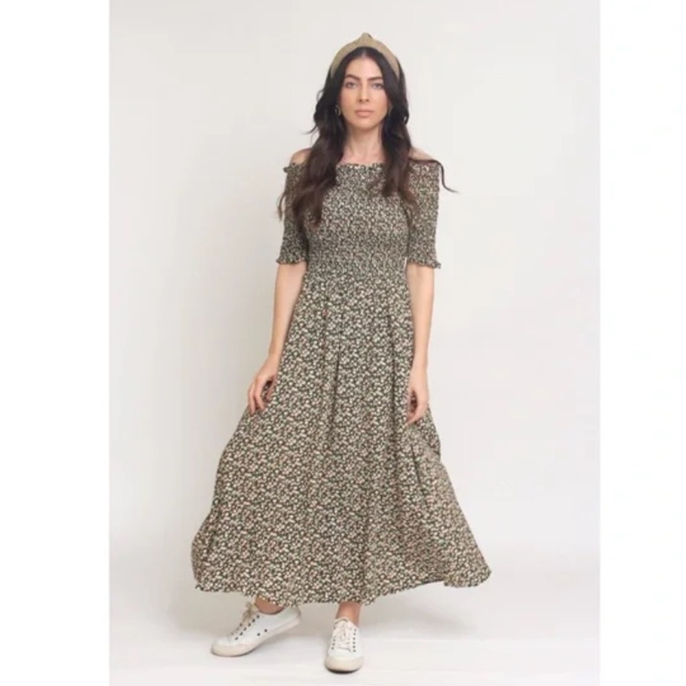 Dress Forum | Smocked Bodice Floral Midi Dress - Picture 5 of 13